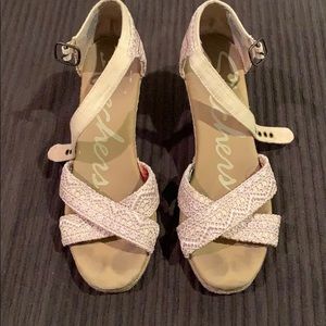 Cork wedge cream shoe
